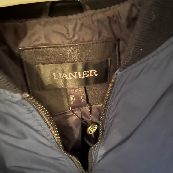 Danier leather jacket - Picture 3 of 4